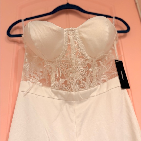 NWT Lulus Hey Gorgeous White Feather Satin Strapless Wide-Leg Jumpsuit- Size M - Picture 3 of 11